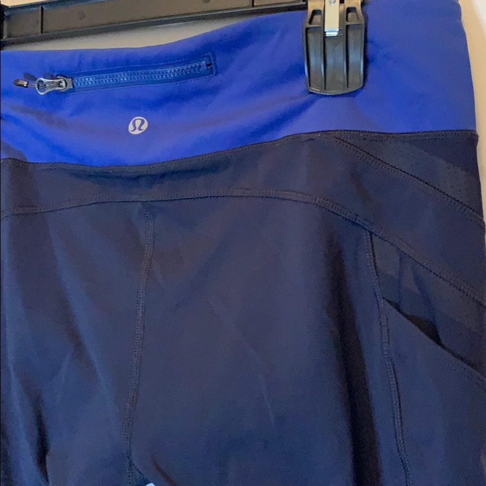 Lululemon Illumina Capri size 10 - Picture 7 of 9